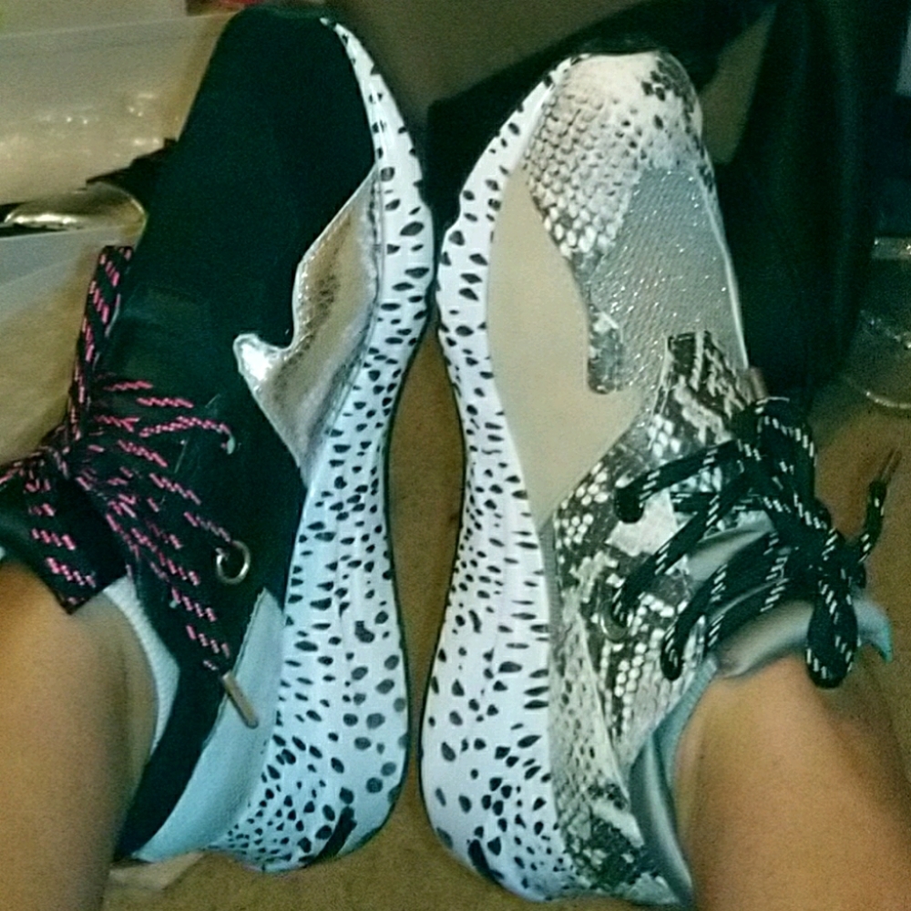 Steve Madden Black & Silver
